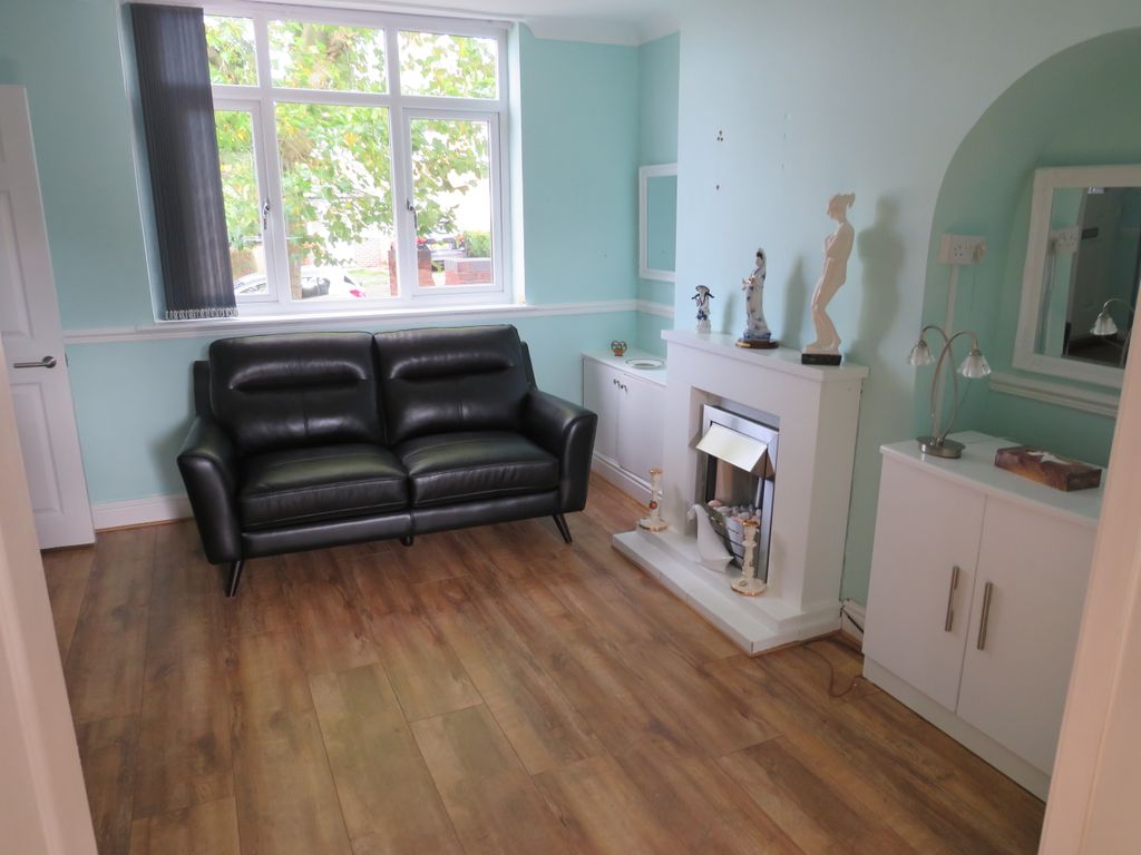 Property photo 2 of 11 Living Room