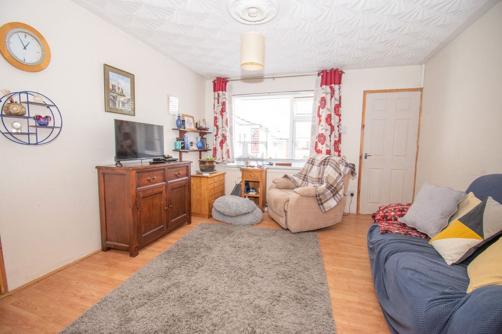 Property photo 3 of 12