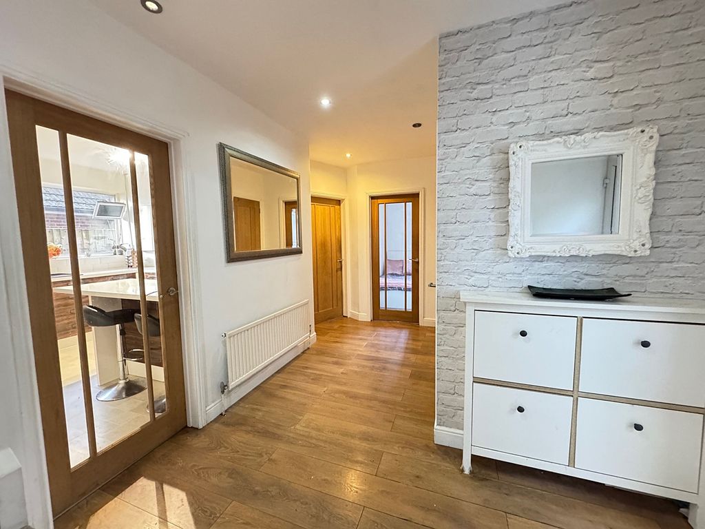 Property photo 3 of 14 8