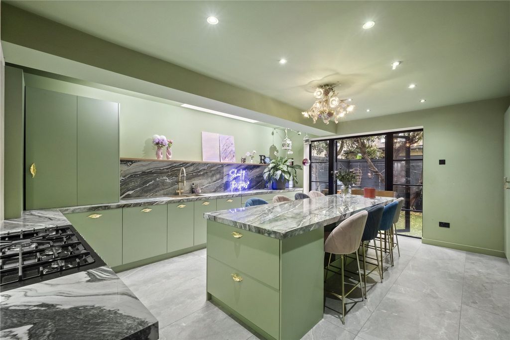 Property photo 1 of 14 Kitchen/Dining