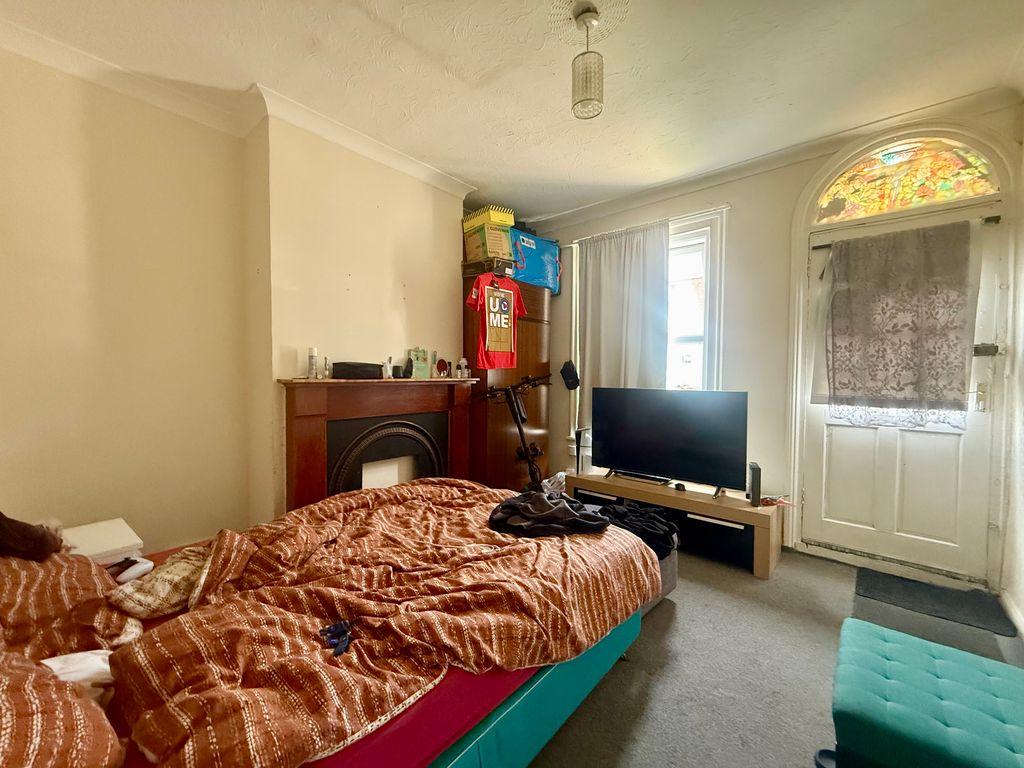 Property photo 2 of 6