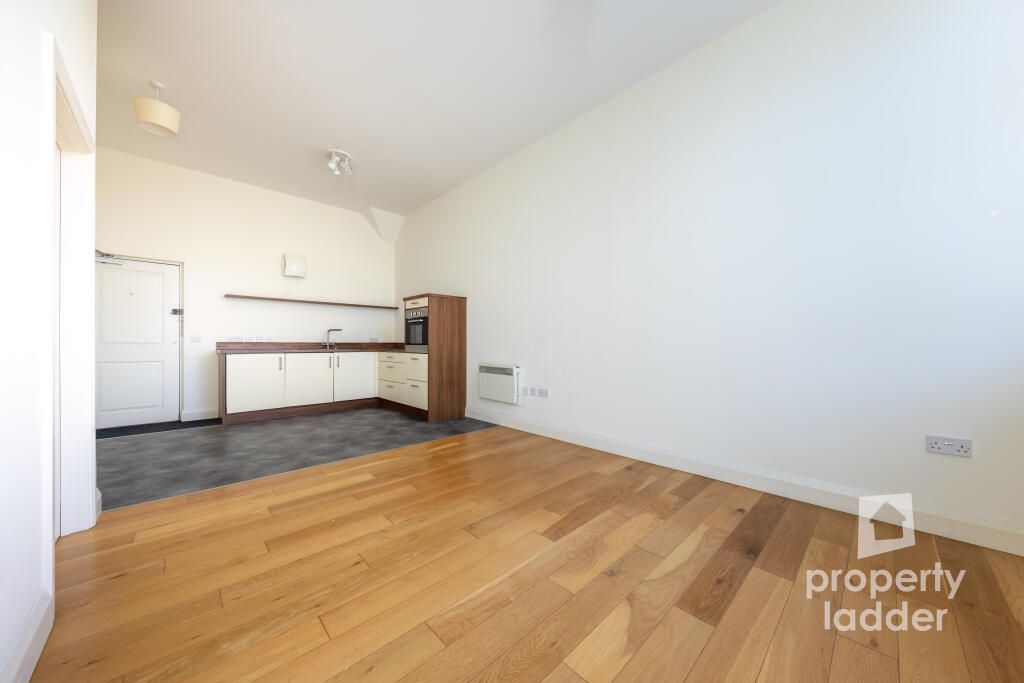 Property photo 3 of 11 A26203c51c7d07A605ee96F22F9E3071