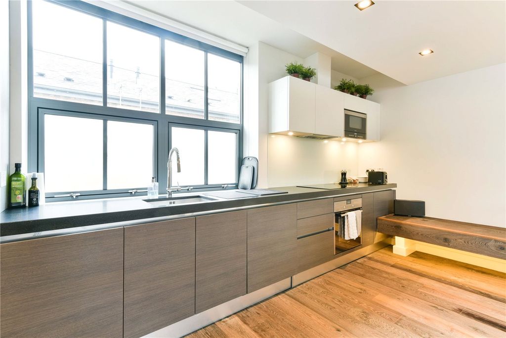 Property photo 3 of 17 Kitchen