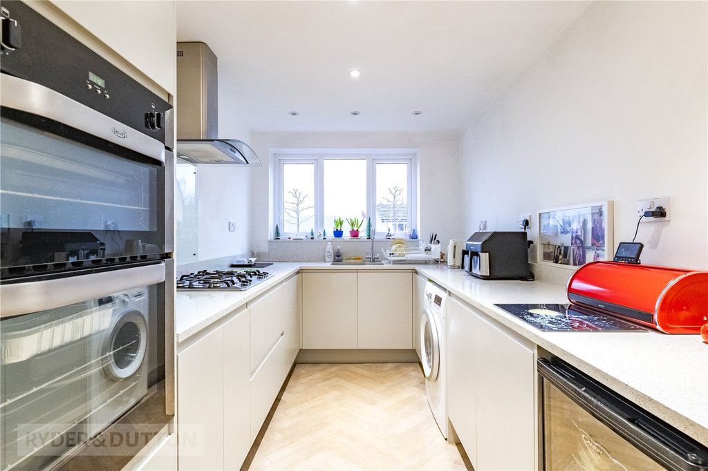 Property photo 3 of 21 Kitchen