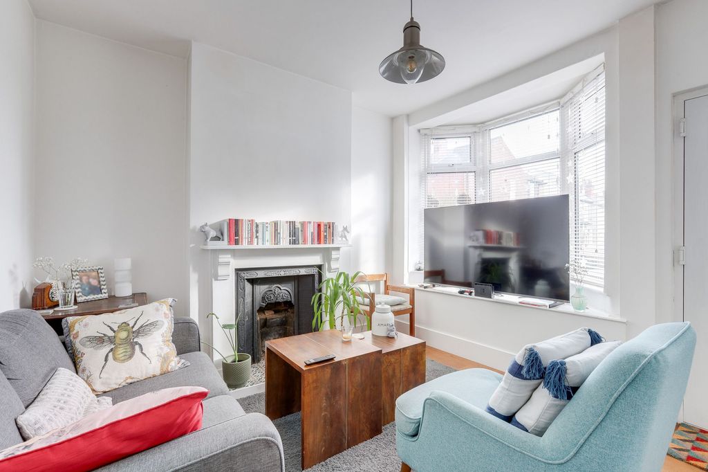 Property photo 2 of 20