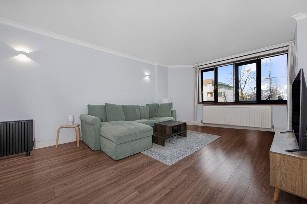 Property photo 3 of 14
