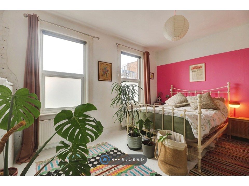 Property photo 1 of 10 Main Bedroom