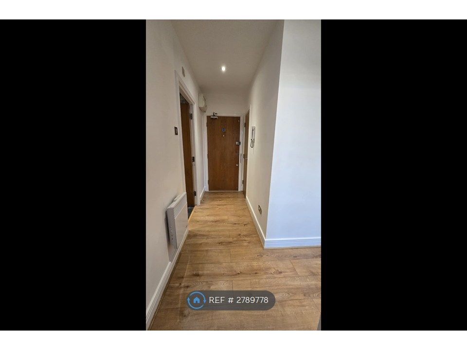 Property photo 3 of 9 Hallway