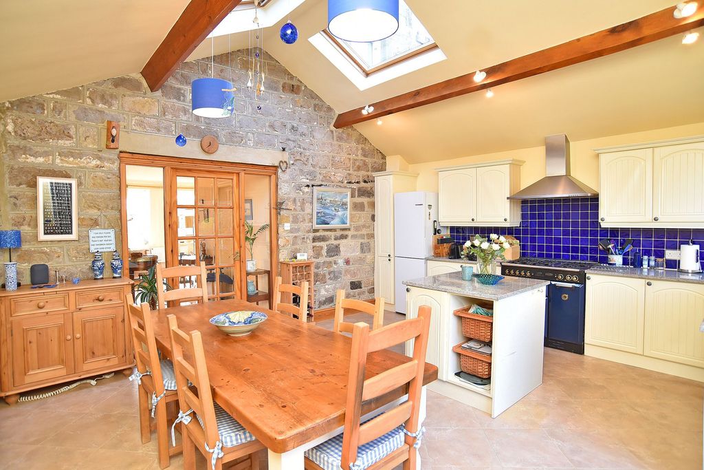 Property photo 3 of 26