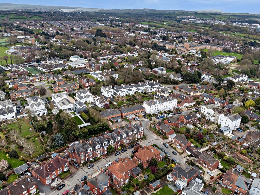 Property photo 3 of 12 Position