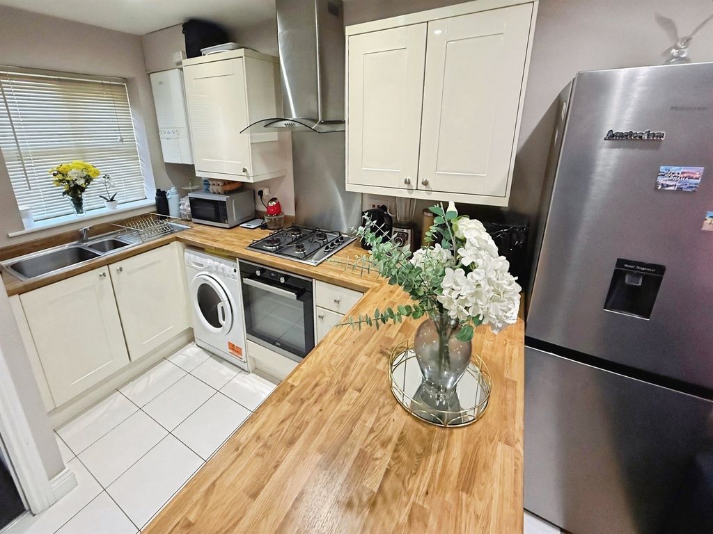 Property photo 2 of 18