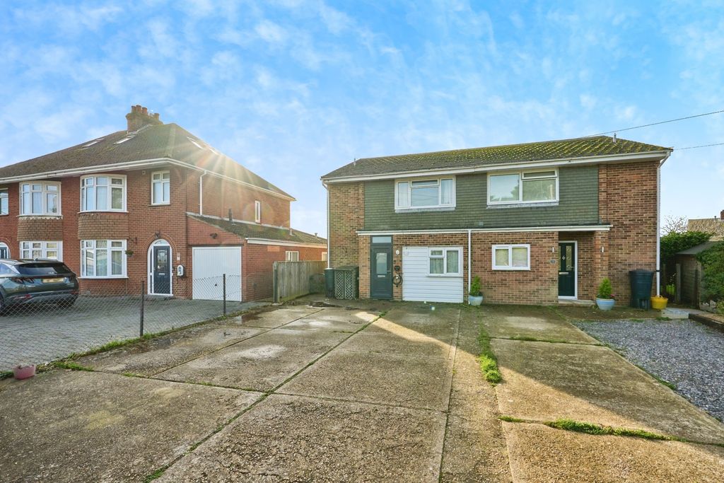 Property photo 2 of 17 Driveway