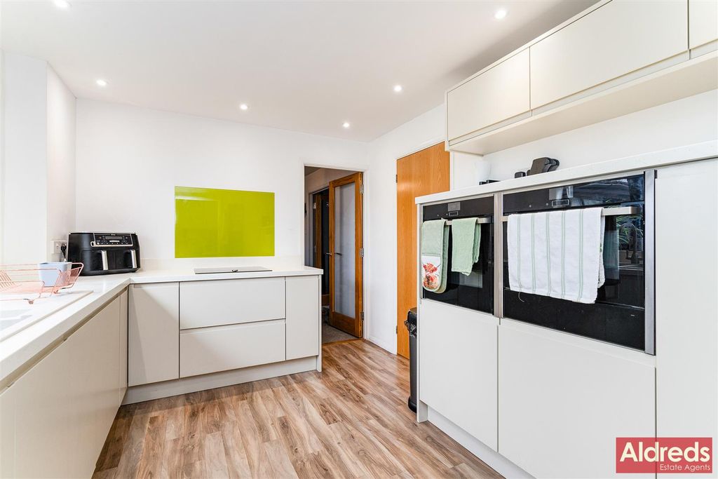 Property photo 3 of 19 Birch Close (3).Jpg