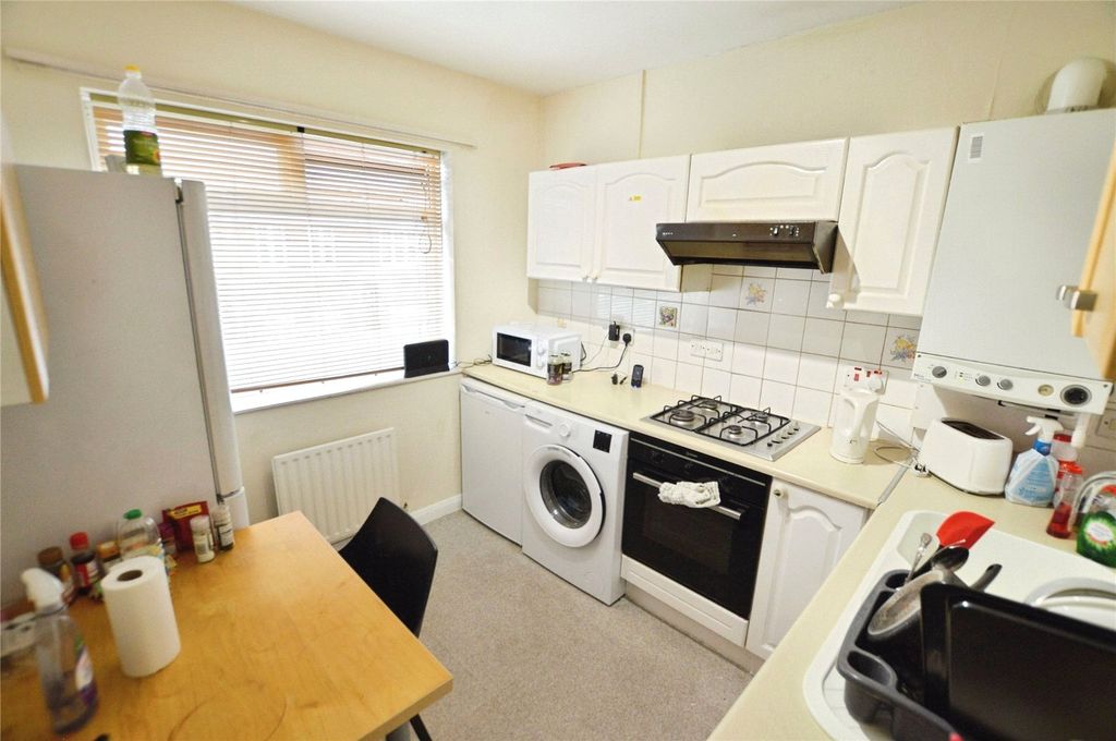 Property photo 3 of 8 Kitchen