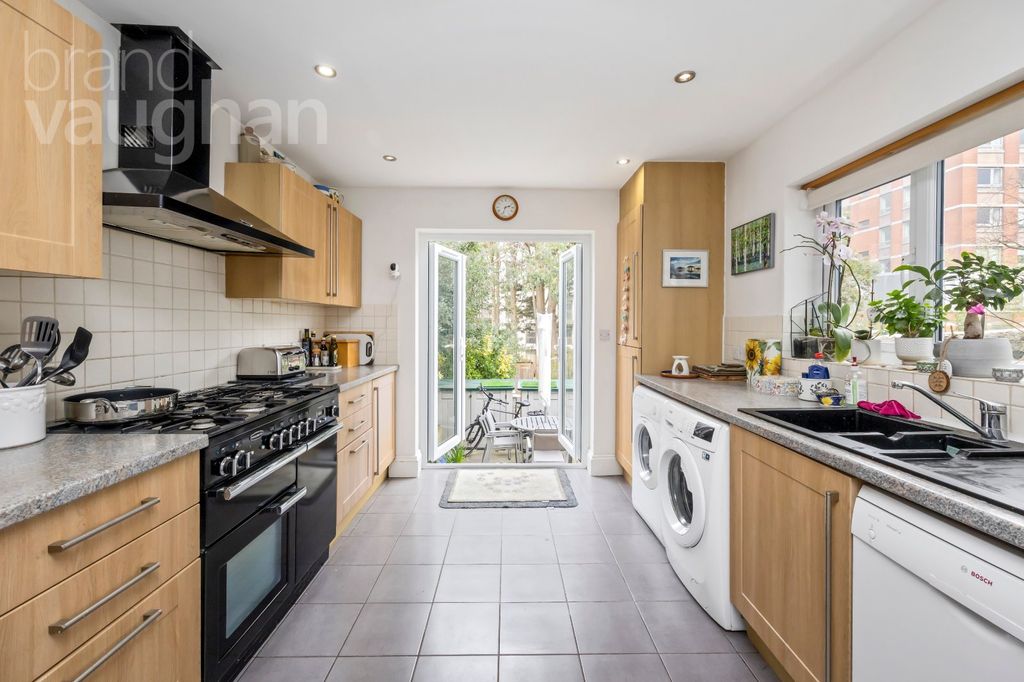 Property photo 3 of 23 Picture No. 05