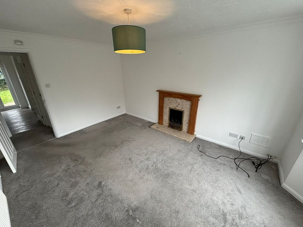 Property photo 2 of 12 Lounge