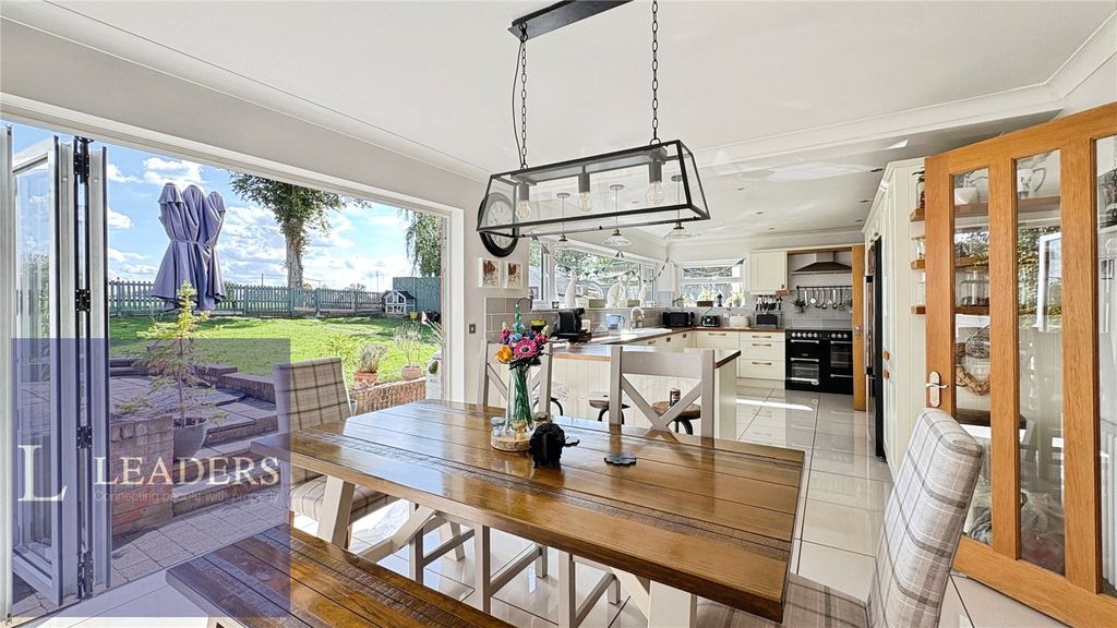 Property photo 3 of 30 Kitchen Diner