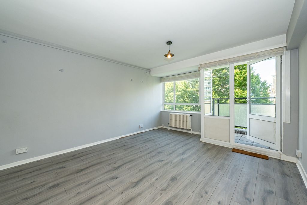 Property photo 2 of 25 4518595