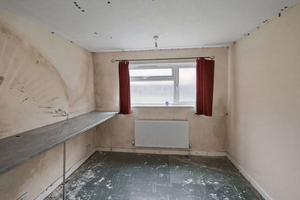 Property photo 3 of 12 Ground Floor Flat, 1 Charles Court, Forest Hills Drive, Southampton, So18 2Fy