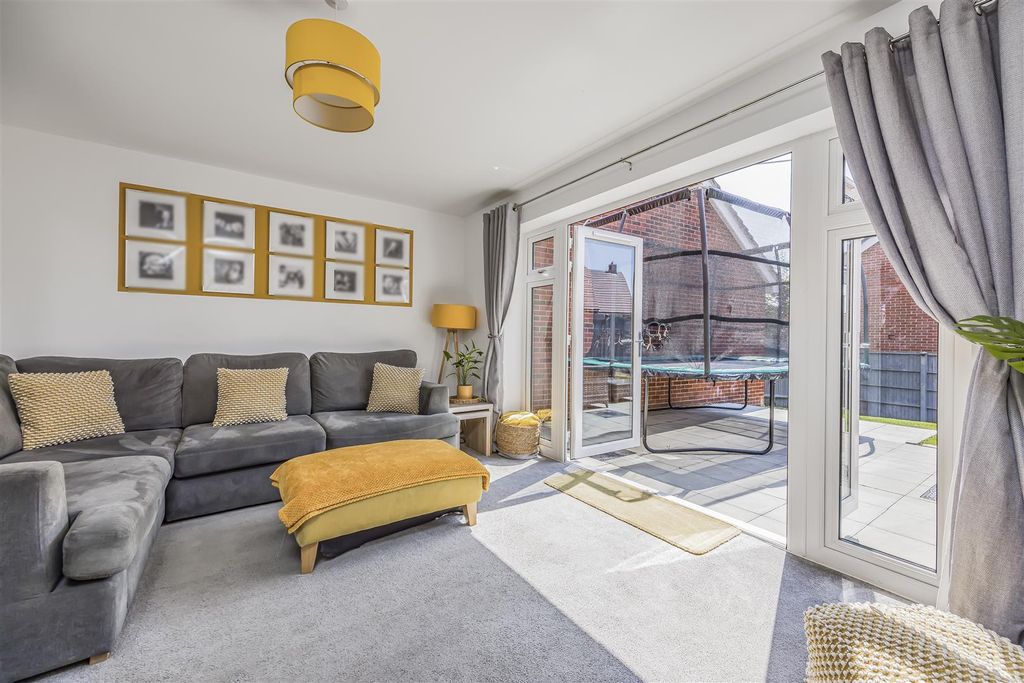 Property photo 2 of 26 Normandy Way, Havant-Porticomarketing-Nexa-31.Jpg