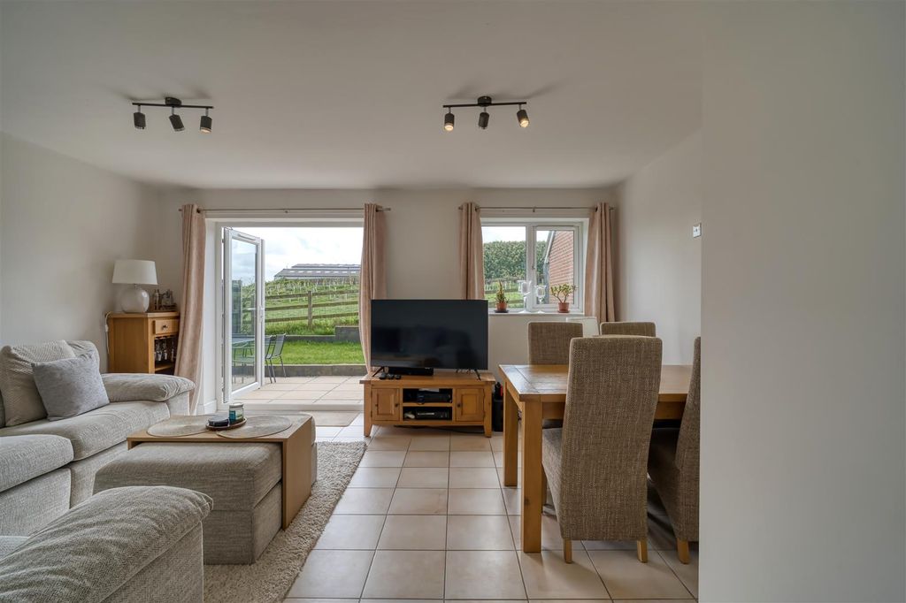 Property photo 3 of 10 Sitting/Dining Rooom