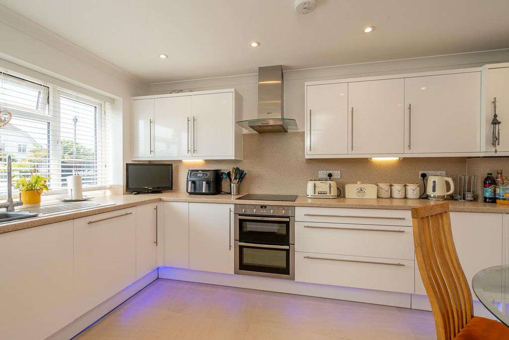 Property photo 2 of 16 Kitchen.Jpg
