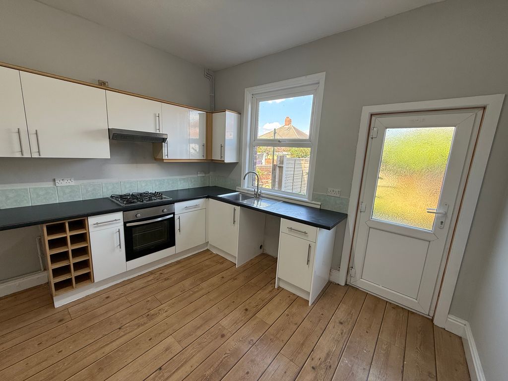 Property photo 2 of 10 Kitchen