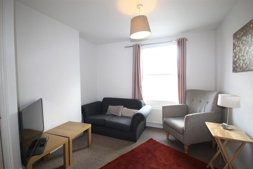 Property photo 3 of 5 Lounge .Jpg