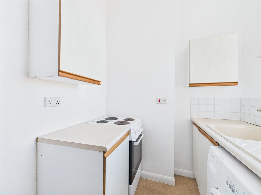 Property photo 3 of 9 Cam01968G0-Pr0214-Still004.Jpg