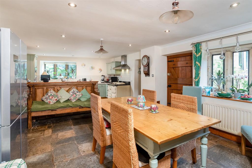 Property photo 3 of 23