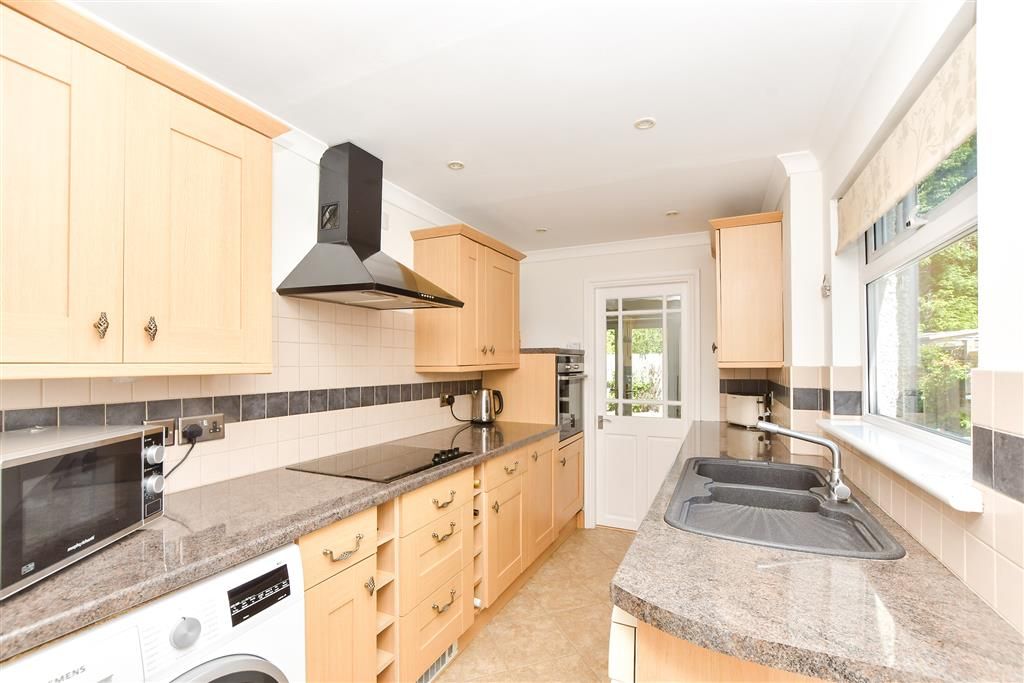 Property photo 1 of 10 Kitchen