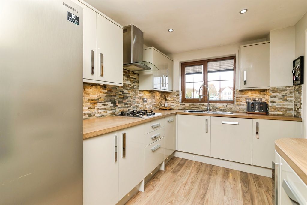 Property photo 3 of 26