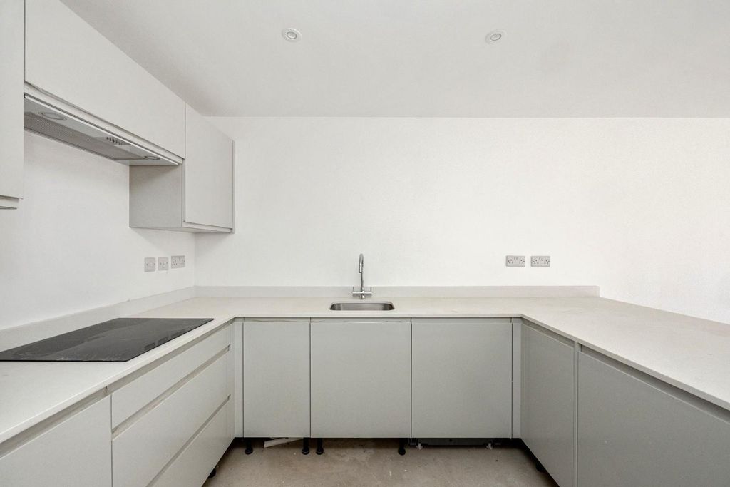 Property photo 3 of 8 Kitchen