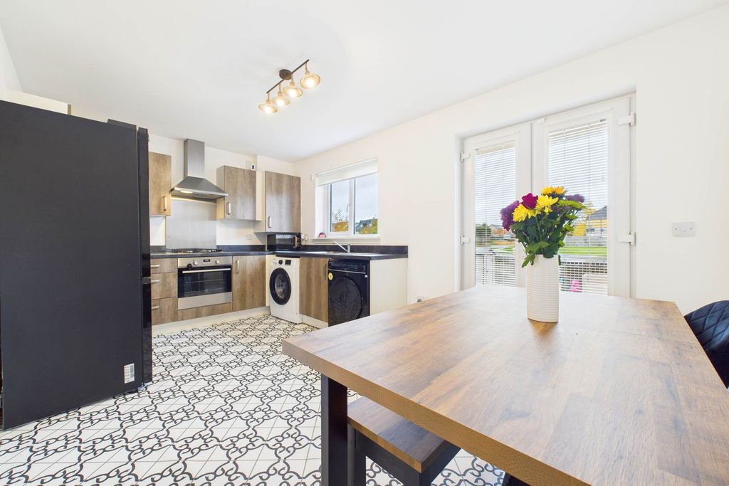 Property photo 2 of 24