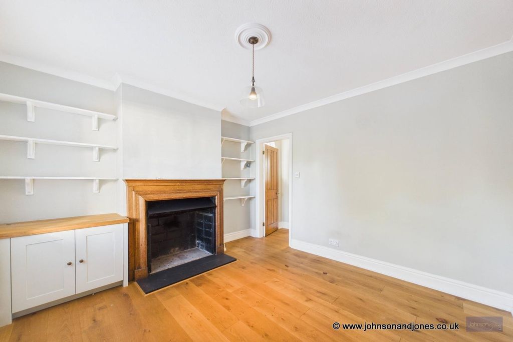 Property photo 3 of 14 3 Lounge.Jpg