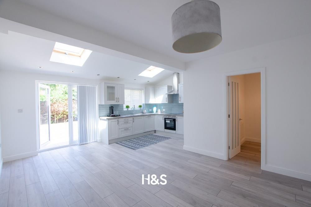 Property photo 2 of 16 86 Slater Road - Kitchen1.Jpg