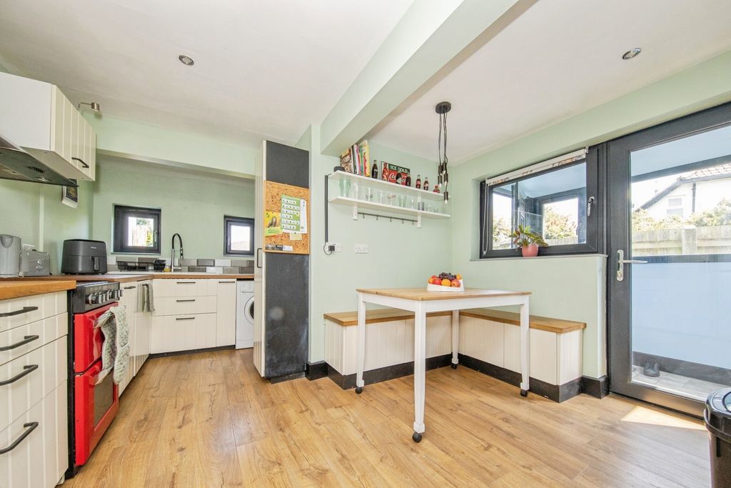 Property photo 3 of 19 Pbox-Img.Jpg
