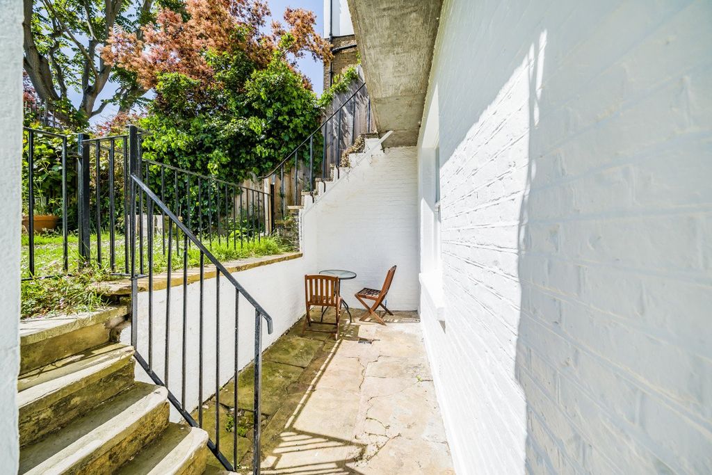 Property photo 2 of 9 Picture No. 15