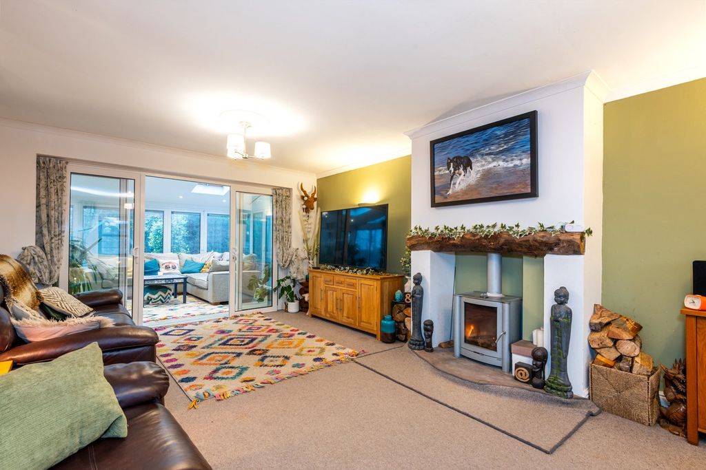 Property photo 2 of 30 Lounge