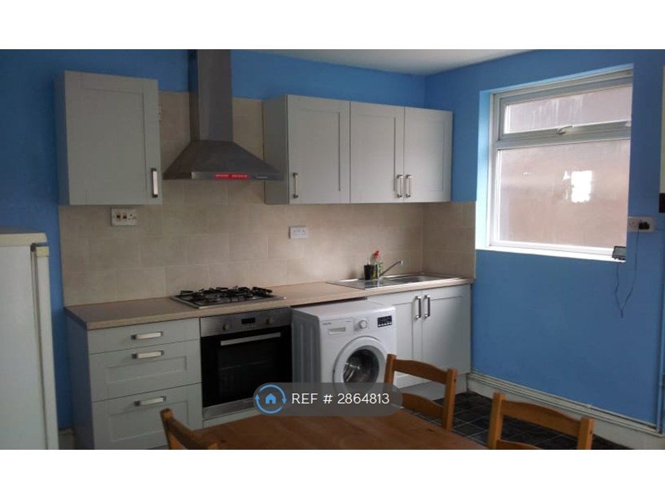 Property photo 2 of 9 Kitchen