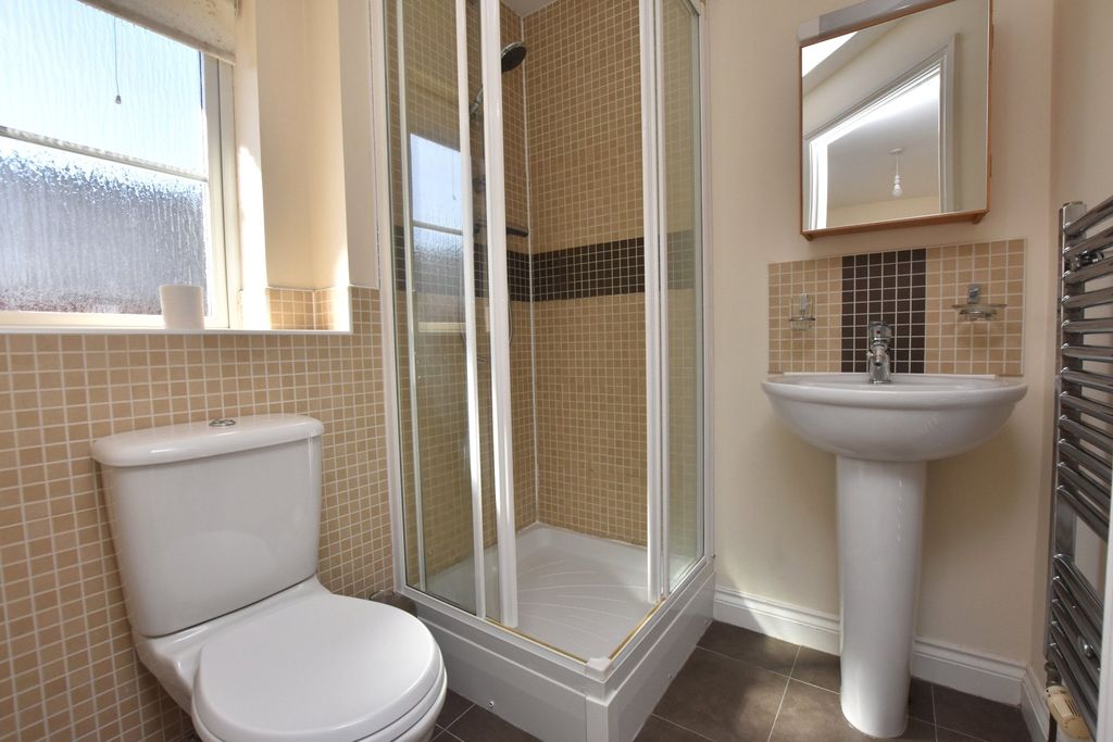 Property photo 3 of 12 En Suite