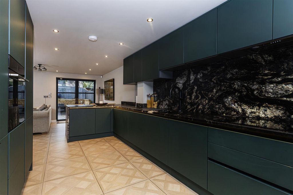 Property photo 2 of 54