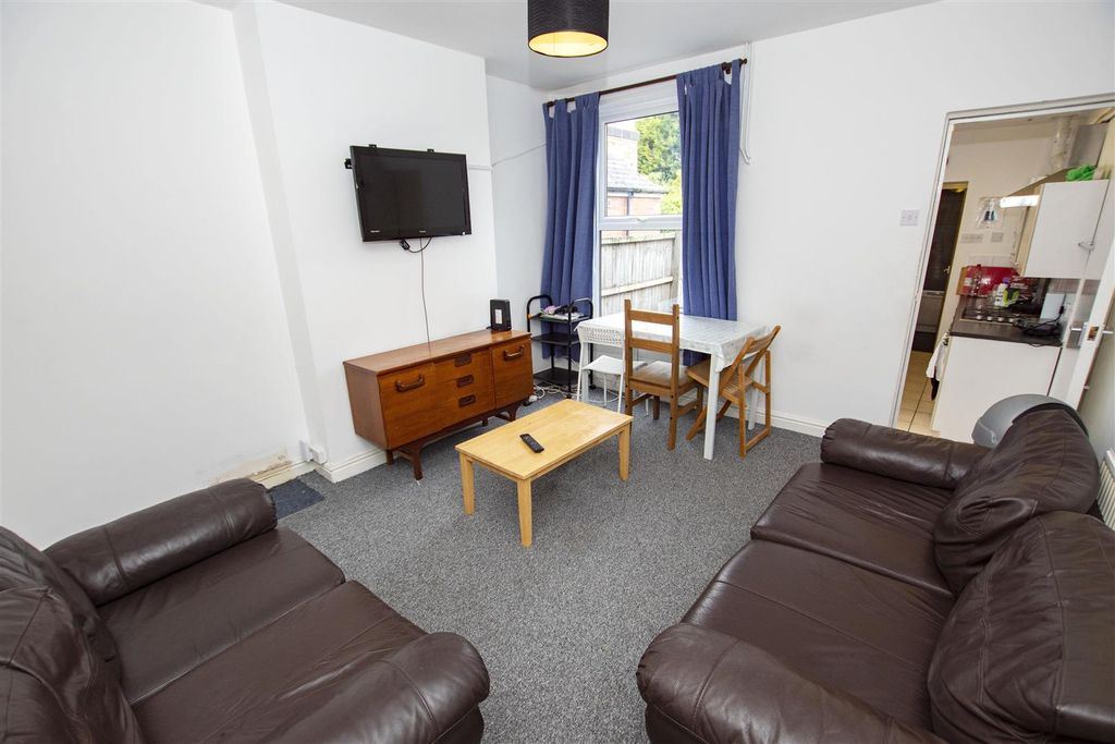 Property photo 2 of 11 Approach