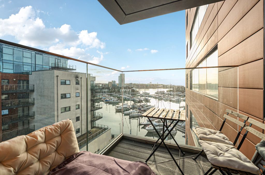 Property photo 1 of 9 1372053-48-68F89d...