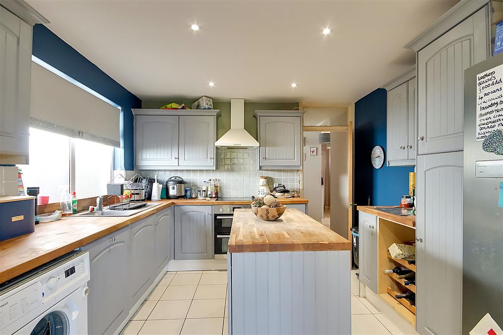 Property photo 2 of 16 Img_8939-Img_8941.Jpg