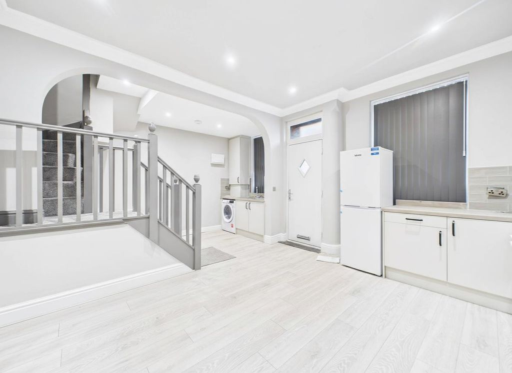 Property photo 2 of 10 Cam02071G0-Pr0794-Still002-001.Jpg