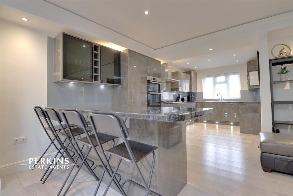 Property photo 3 of 12 Kitchen.Jpg