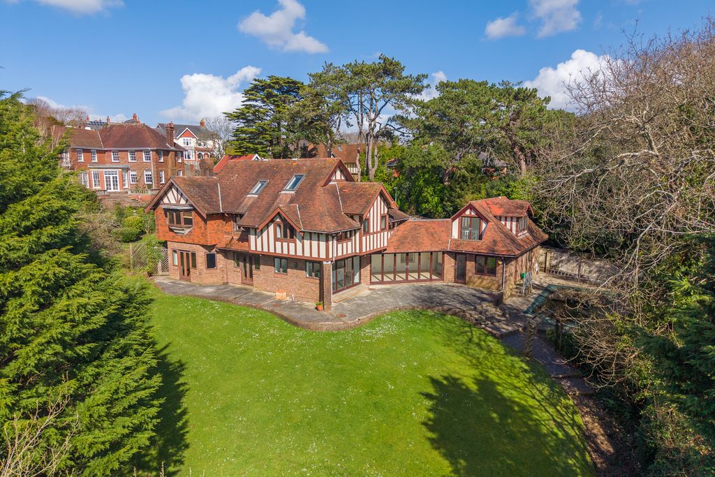 Property photo 1 of 44