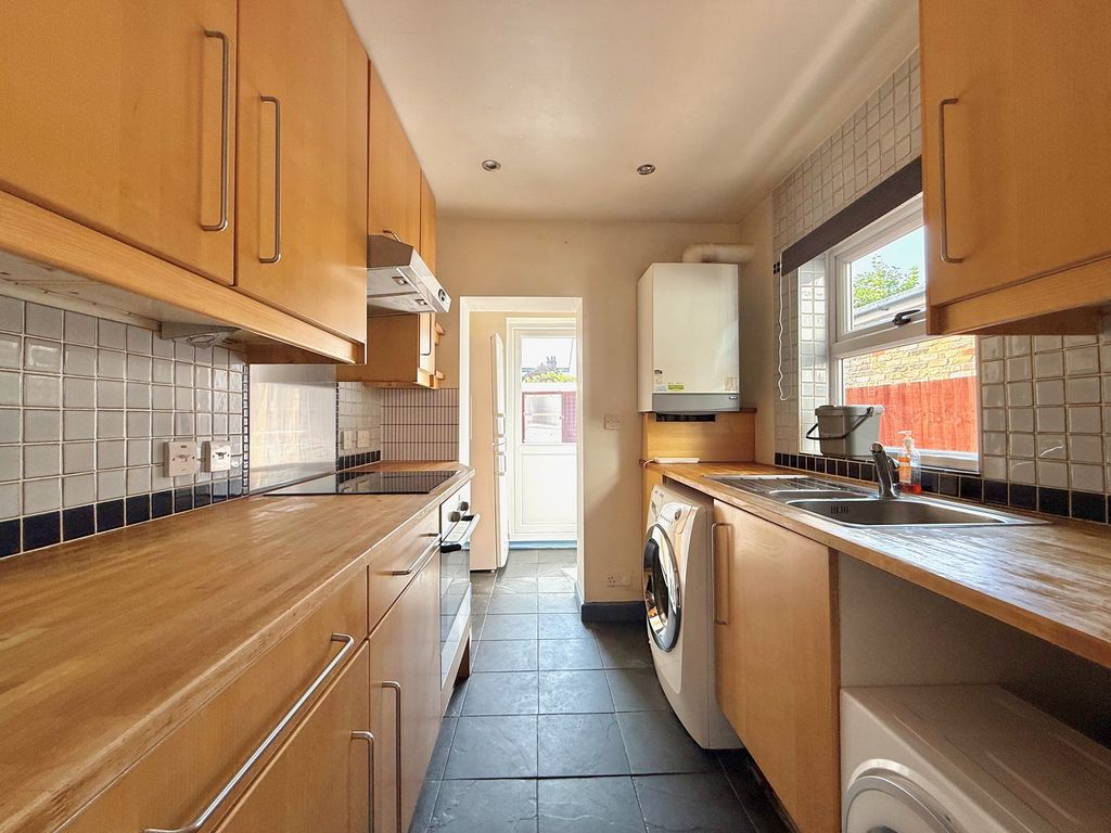 Property photo 2 of 11 Kitchen