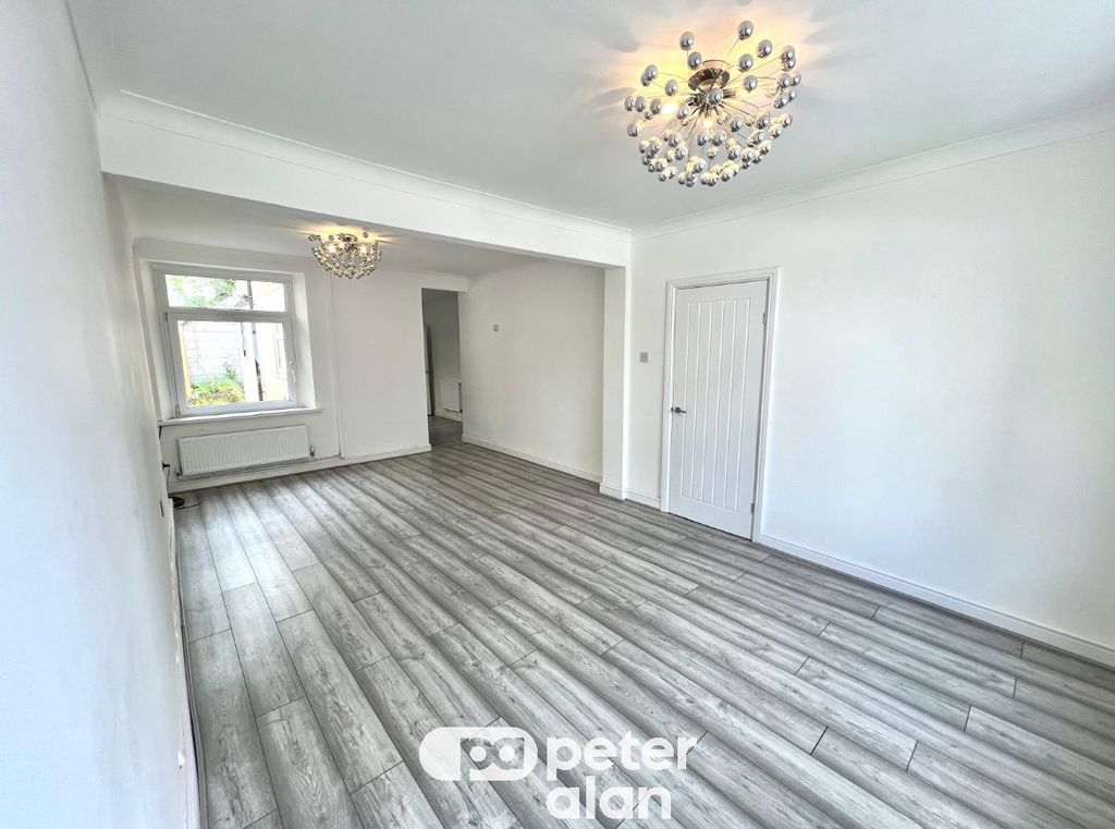 Property photo 3 of 11 Image
